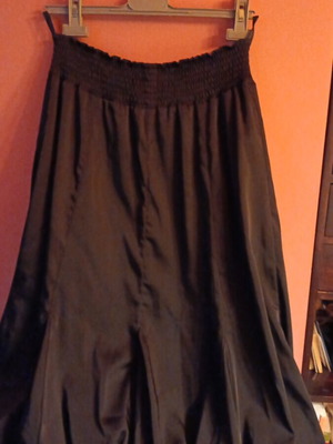 Mat Fashion satin skirt no 1 like new, black