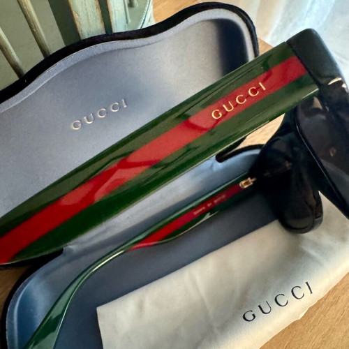 Gucci sunglasses like new, unisex classic design