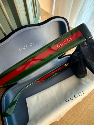 Gucci sunglasses like new, unisex classic design