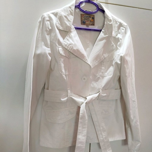 Women's coat size 40 like new, white