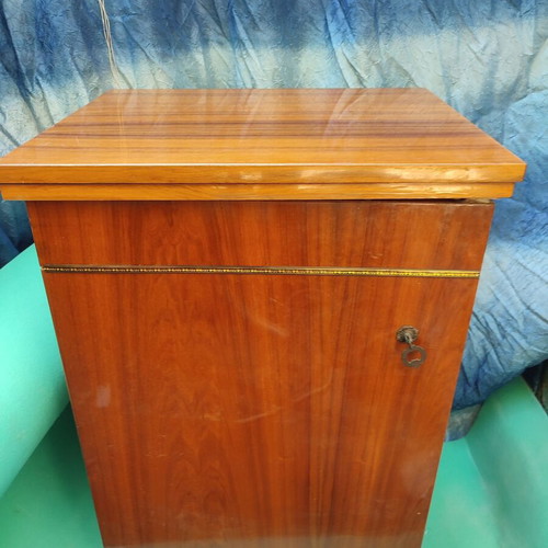 Patra sewing machine like new, treadle with furniture