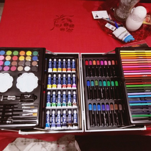 Painting set 145 pieces with aluminum case new
