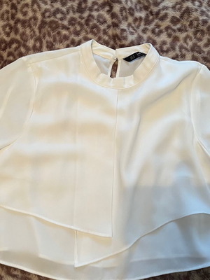 Μπλούζα crop Zara μεταχειρισμένη, λευκή, μέγεθος M
