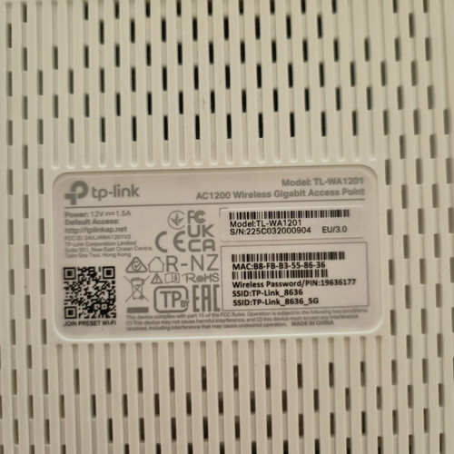 TP-Link TL-WA1201 v3 Access Point Wi-Fi 5 Dual Band AC1200 like new