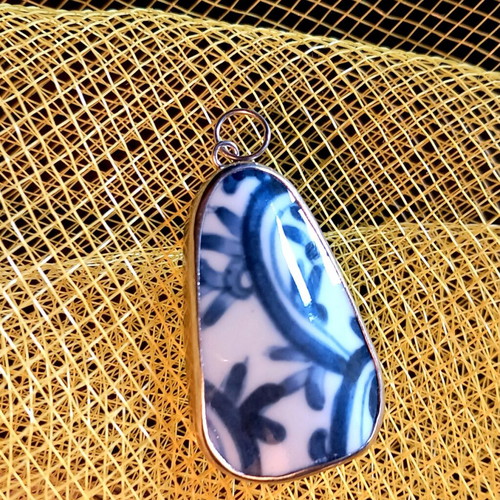 Leondarakis Design Jewellery porcelain pendant in sterling silver 925