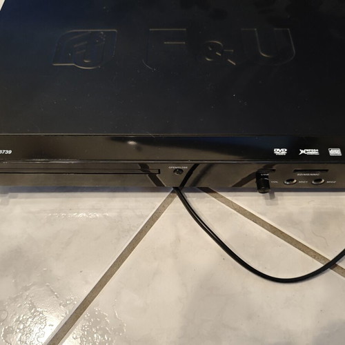 F&U DVD3739 DVD player like new