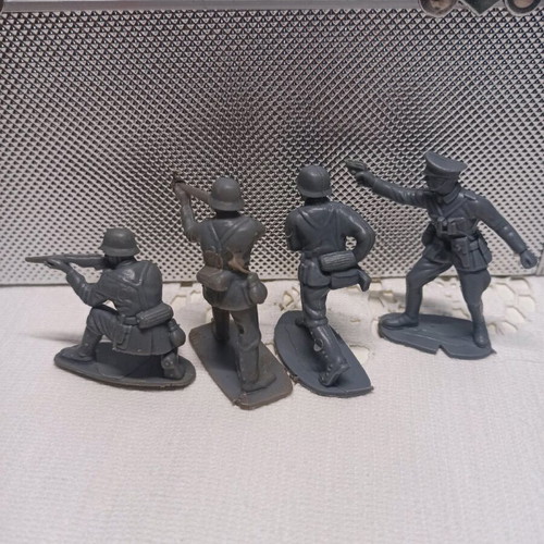 Solpa German Infantry Toy Soldiers used 1/32 scale set of 4