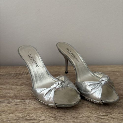 Dolce & Gabbana leather sandals like new, silver, size 36
