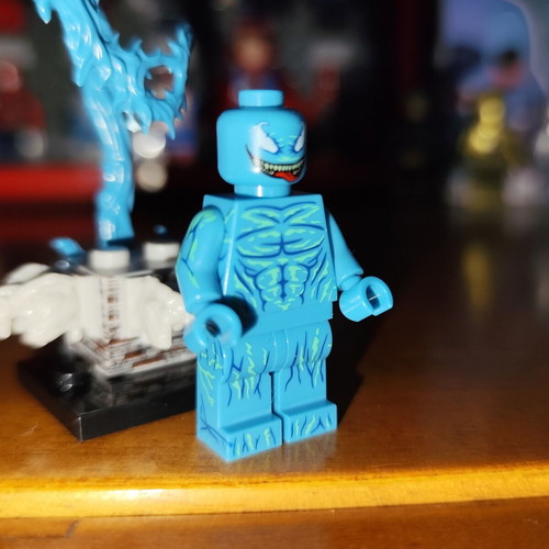 Toxin Symbiote minifigure like new with base and effects