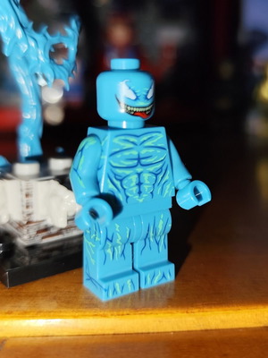 Toxin Symbiote minifigure like new with base and effects