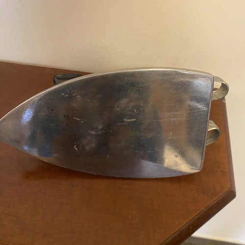 Vintage electric iron used, dry type from 1940-1960