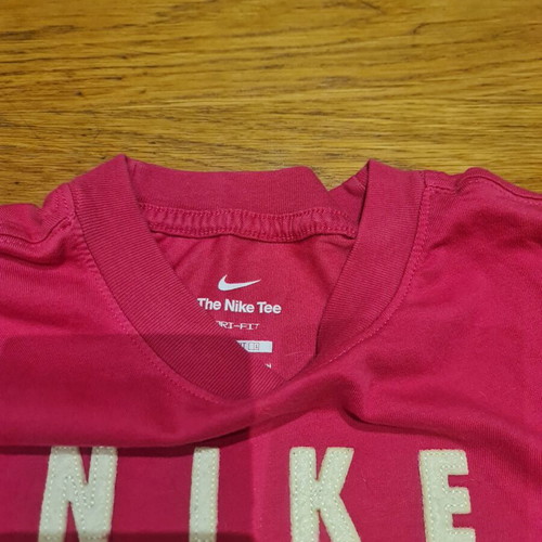 Nike t-shirt fuchsia like new