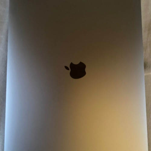 MacBook Pro 2019-20 i9 16GB 500GB NVMe SSD 4GB GPU like new
