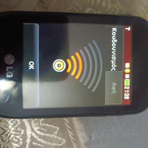 LG small pocket phone like new with charger