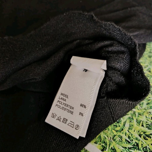 Fred Perry wool sweater like new, size M, black