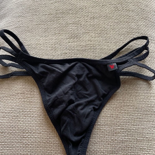 Wonderbra thong new with heart jewel