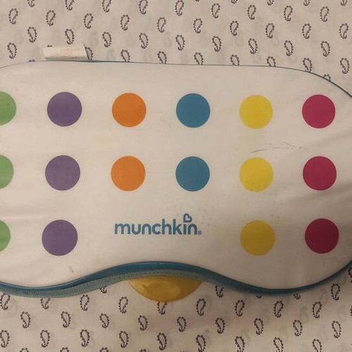 Munchkin Bath Kneeler Pad like new