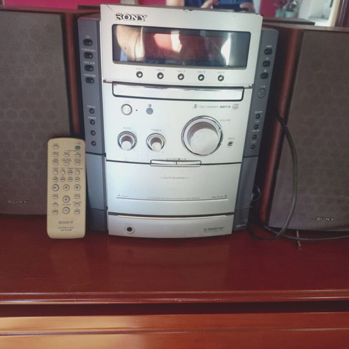 Sony CMT-CPX 1 Micro Hi-Fi Component System used with radio cassette, CD player and speakers