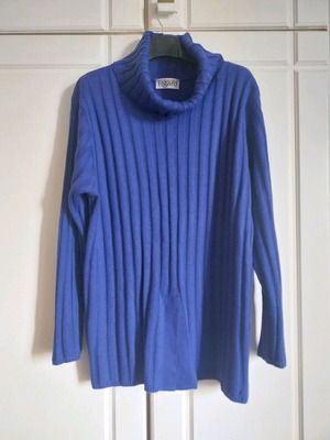 Figaro turtleneck sweater with draped collar, like new, purple, 40% merino wool