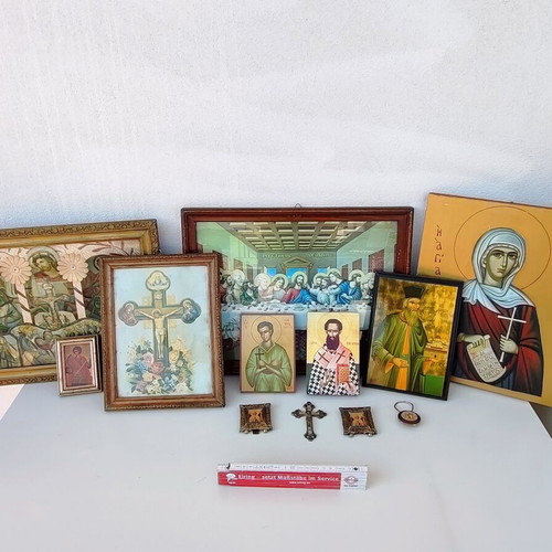 Collection of 14 religious icons like new, various styles and sizes