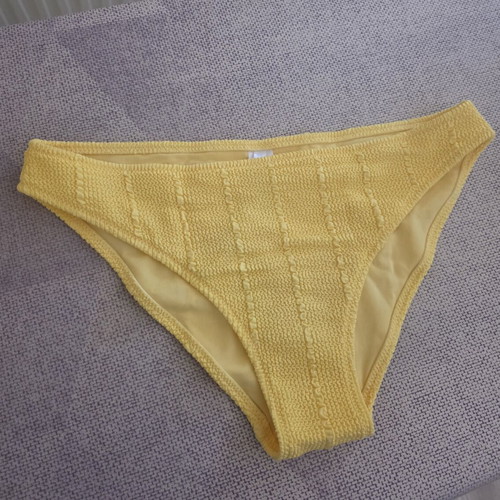 Women's yellow bikini bottom new, size M