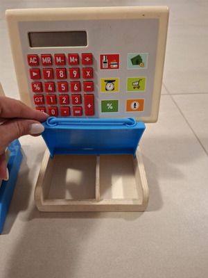 Ζυγαριά και ταμιακή μηχανή ξύλινα Montessori σαν καινούργιο