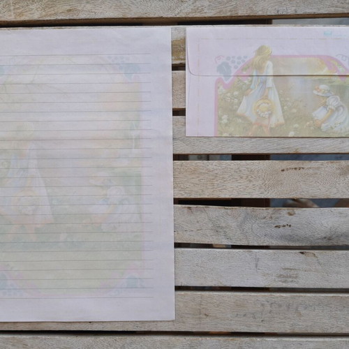 Letter writing set used with envelope