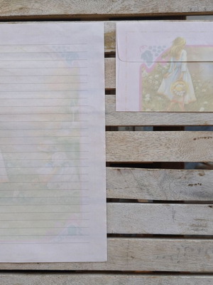 Letter writing set used with envelope