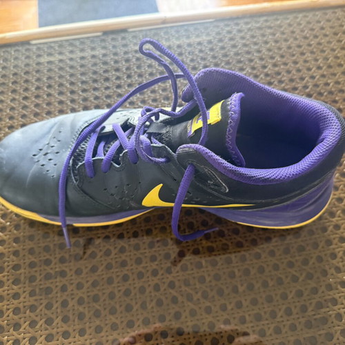 Nike basketball shoes used, size 45, black and yellow