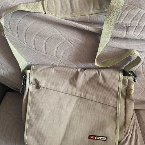 School bag satchel like new, unisex, large shoulder bag