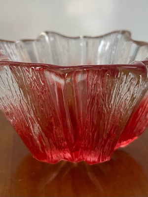 Glass bowls like new, set of 2 (red and green)