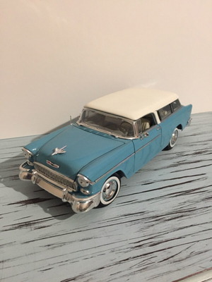 Car 1:18 Chevrolet 1955 Maisto like new