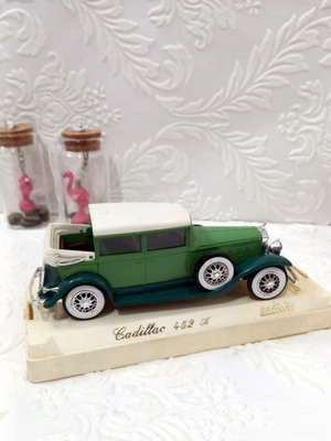 Cadillac Solido 452a 1930s diecast model car like new