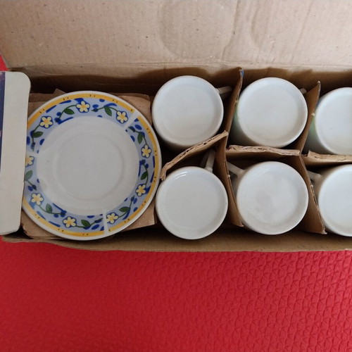 Coffee cups like new, set of 6 with saucers