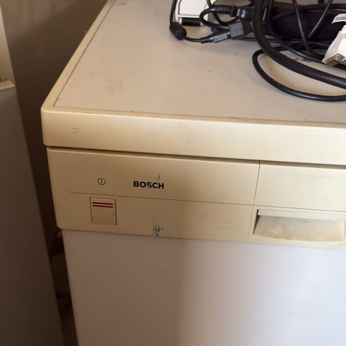 Bosch dishwasher used, functional with broken control buttons