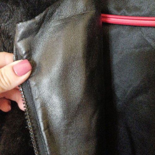 Women's black fur used one size with zipper and pockets