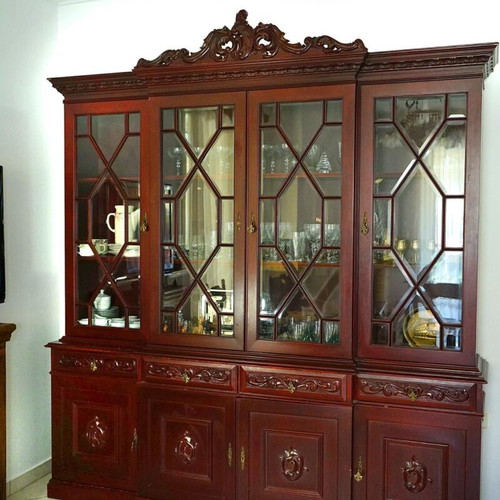 Chippendale mahogany display cabinet like new