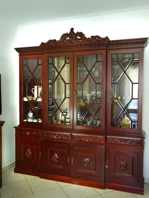 Chippendale mahogany display cabinet like new