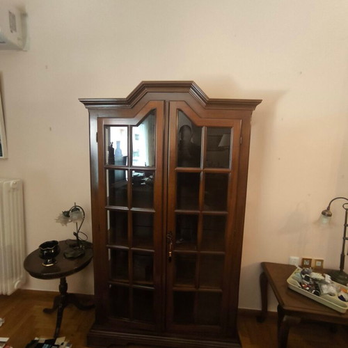 Showcase furniture like new