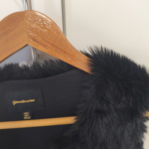 Stradivarius black sleeveless fur vest size Small like new