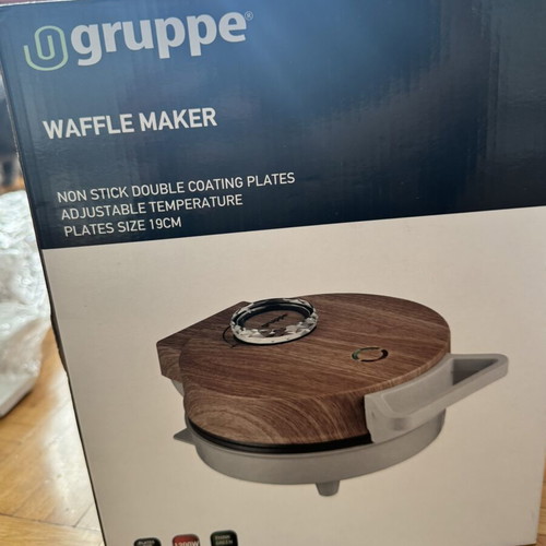 Waffle maker like new, heart-shaped waffles