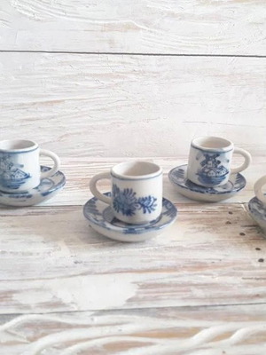 Doll house Delft porcelain miniature set like new, 6 pcs