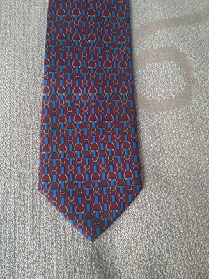Pagoni silk tie with equestrian print