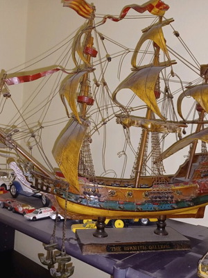 Wooden collectible ship The Spanish Galleon like new