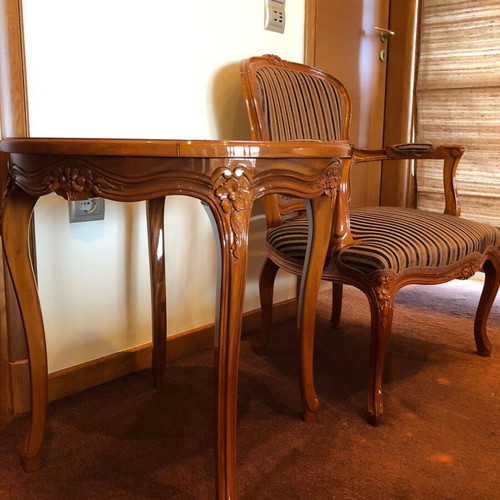 Armchair and table used in very good condition