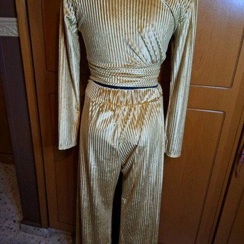 J. mood Italian set 2 pieces new, gold color, size S-M
