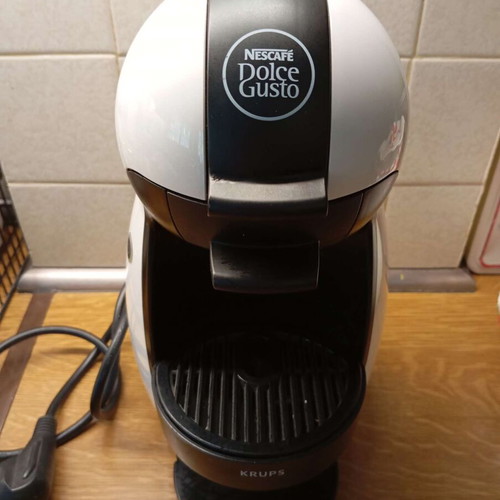 Dolce Gusto espresso coffee maker like new with capsules
