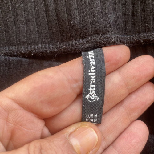 Stradivarius ribbed black cropped pants like new, medium size