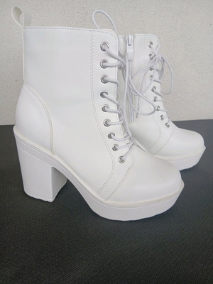 Μποτάκια Shein άσπρα, νούμερο 37, σαν καινούργια