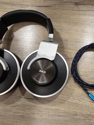 AKG K551 Hi-Fi ακουστικά ανακαινισμένα με επιπλέον μαξιλαράκια